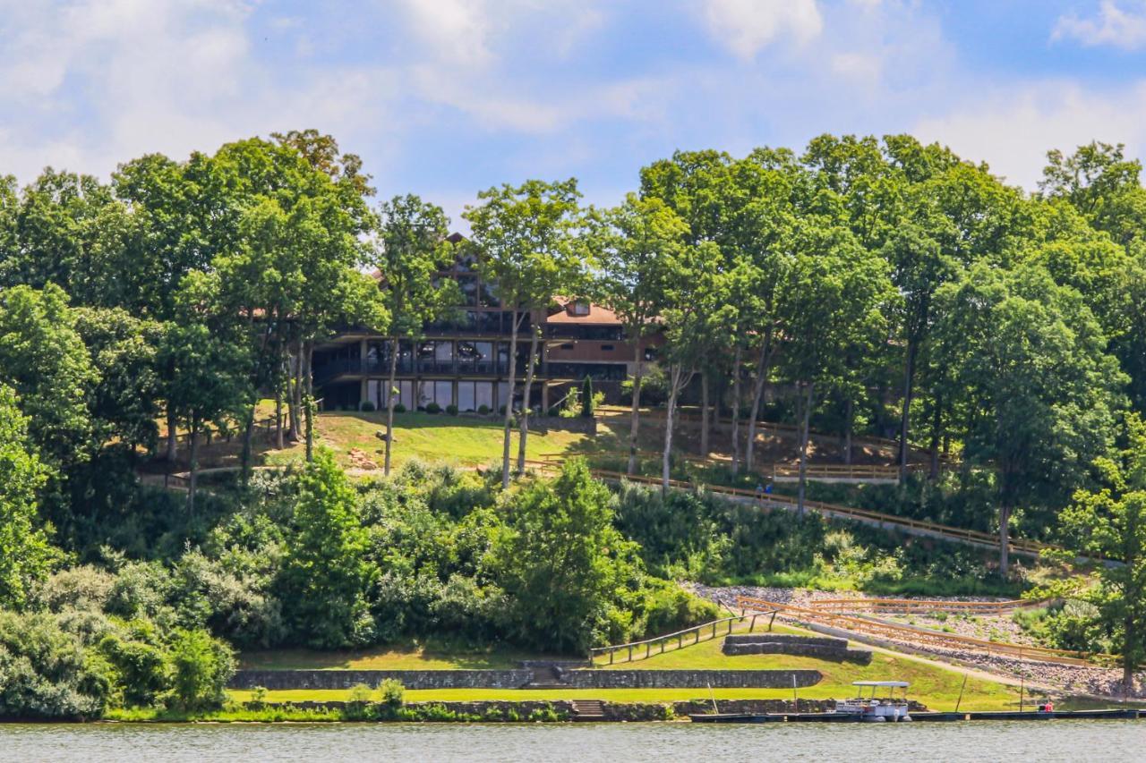 Burr Oak Lodge And Conference Center Glouster Exterior photo