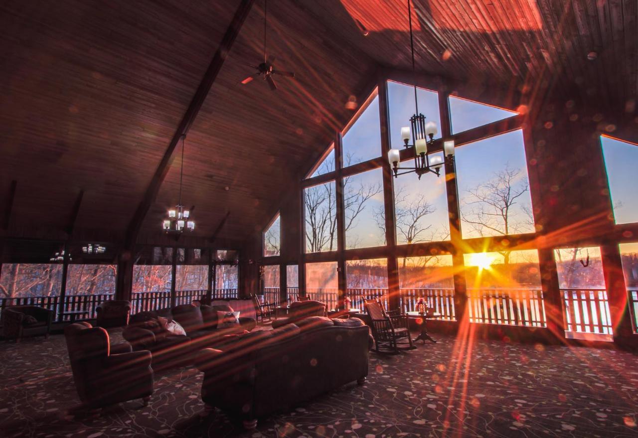 Burr Oak Lodge And Conference Center Glouster Exterior photo
