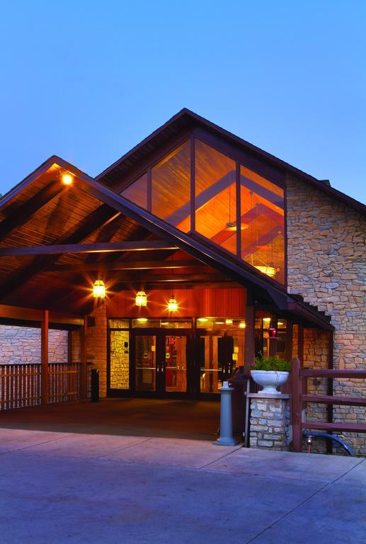 Burr Oak Lodge And Conference Center Glouster Exterior photo