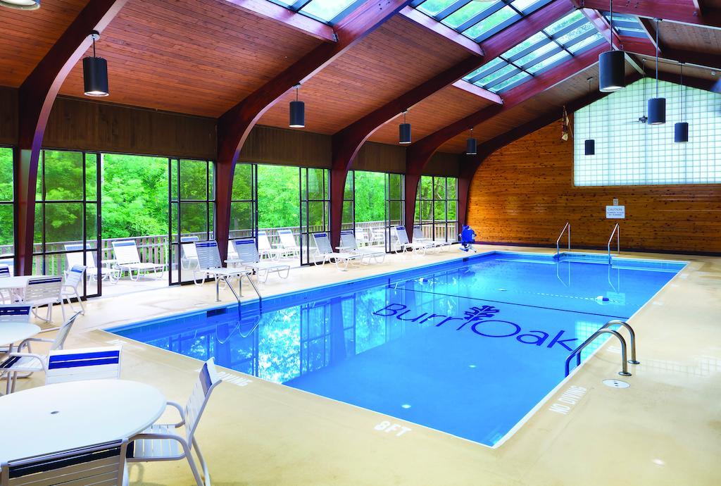 Burr Oak Lodge And Conference Center Glouster Exterior photo